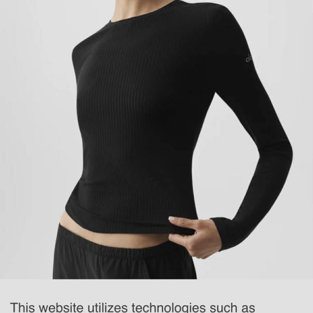 ALO Yoga NWOT Black Ribbed Long-Sleeve Crew Top